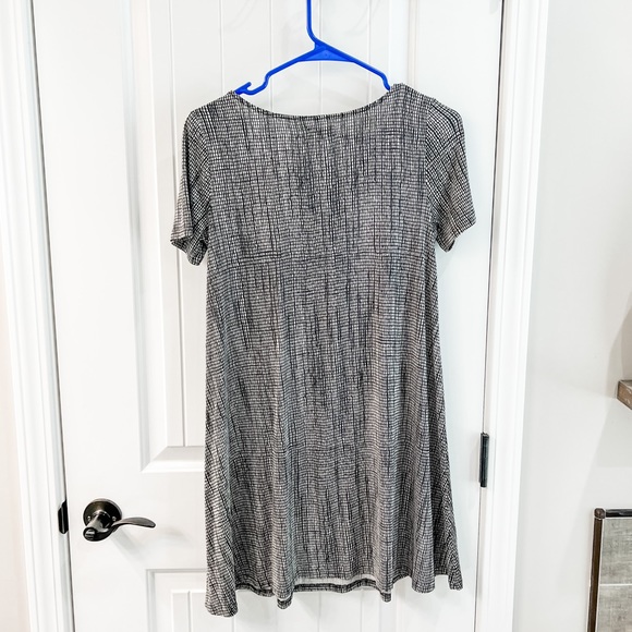 Silence and Noise Black Screen Print Short Sleeve Dress Size Small - Picture 2 of 7